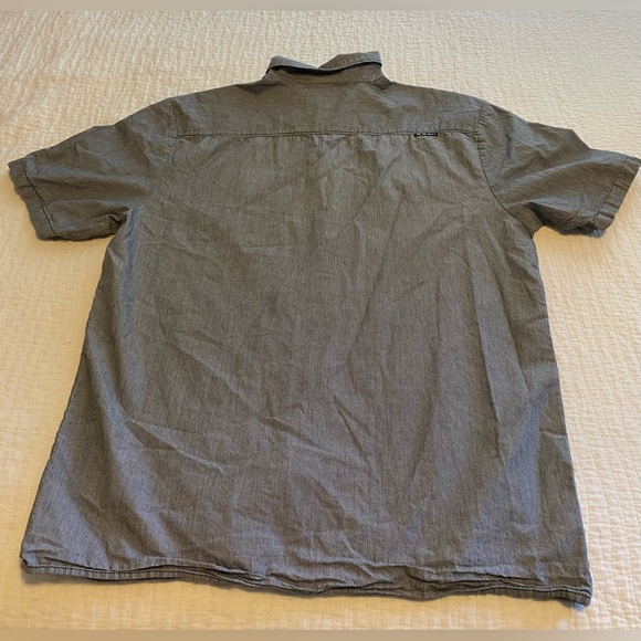 Like new! Vans Short Sleeve Striped Button Down Shirt Men’s Size Large - Picture 2 of 8